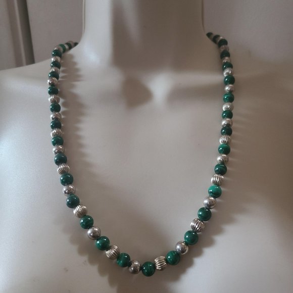 VINTAGE SIGNED DOBBS Sterling Silver 8MM Balls Green Silver Tone Necklace - Picture 1 of 7